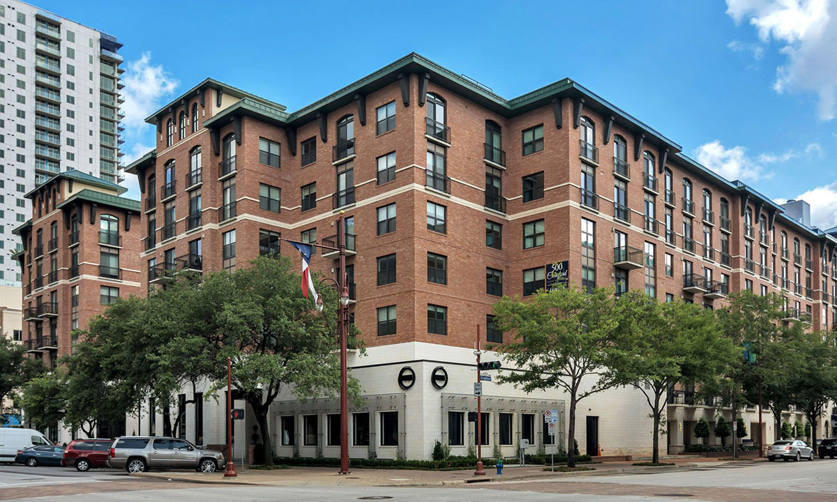 500 Crawford Houston Downtown Apartments | building corner 2